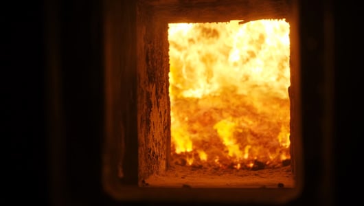 Foyer d’une des deux chaudières de la chaufferie biomasse de Sevran