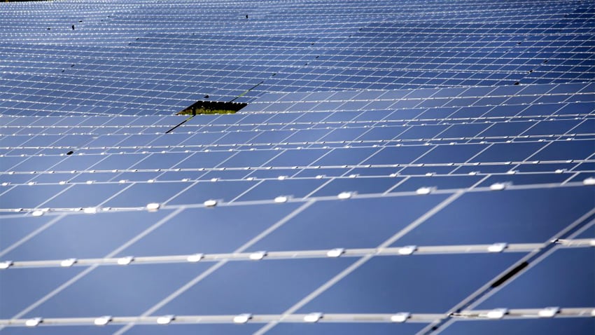 Près de 1,4 million de panneaux photovoltaïques, fabriqués par la société américaine First Solar, composent aujourd’hui la centrale. (©EDF - Philippe Eranian)