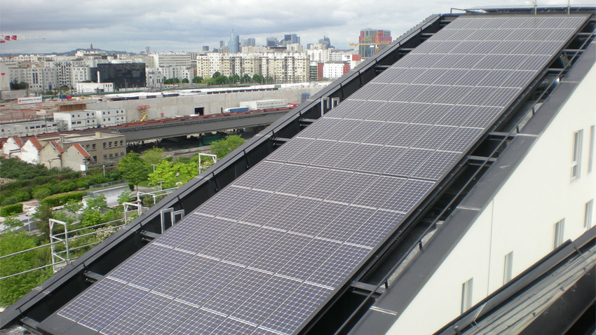 Dès début 2013, la puissance de la centrale photovoltaïque des Batignolles sera dépassée par une autre installation dans le 18e arrondissement de Paris, d’une capacité de 465 kWc.