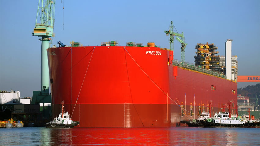 L’usine flottante Prelude FLNG mesurera au total 74 m de large et 488 m de long, soit davantage que quatre terrains de football en longueur et plus que le Knock Nevis, superpétrolier le plus grand au monde. (photo : ©Shell)