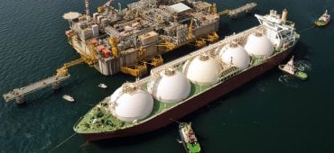 Méthanier à un terminal GNL