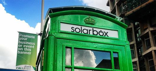 Cabine téléphonique solarbox à Londres