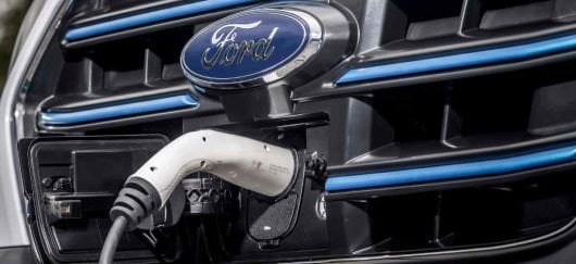 Recharge d'un véhicule électrique E-Transit