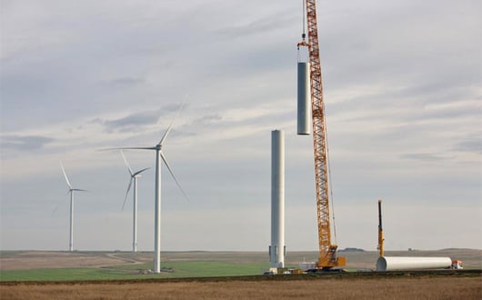 Les éoliennes fournies par GE pour le parc de Fântânele﻿-Cogealac﻿ atteignent 100 m de haut et leurs rotors mesurent 99 m de diamètre (©ČEZ﻿)
