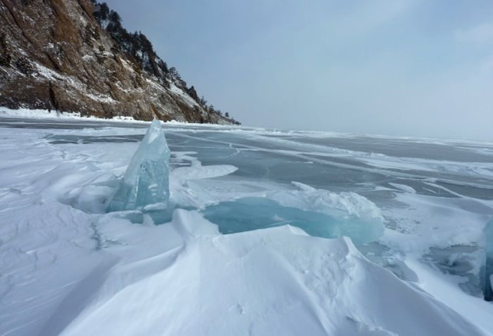 Au nord du cercle polaire, la température en hiver peut descendre en dessous de -50°C. En décembre 2010, elle a atteint -65°C (température ressentie) dans cette zone. (photo : P. Nerguararian)
