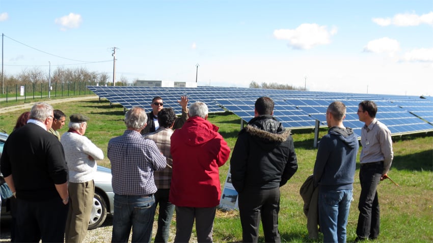 En Ariège, une visite était organisée sur le site du parc solaire de Sabaranis. Réparti sur une surface de près de 23 hectares, ce parc couvre les besoins électriques de 4 900 habitants avec ses 8,5 MW de puissance. (photo : ©Juwi).