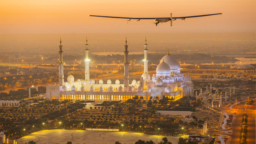 Vol de l'avion Solar Impulse 2 à Abou Dabi
