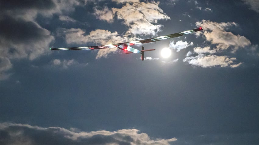 Solar Impulse 2 de nuit