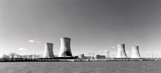 Vue de la centrale nucléaire de Three Mile Island en 1979